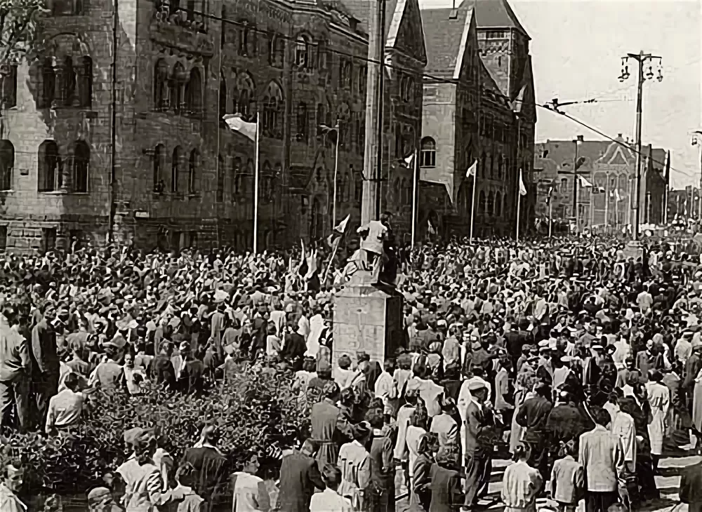 Какие события произошли в 1956 году. Познанское восстание 1956. Восстание в Польше 1956. Кризис в Польше 1956. 1956 Год Польша восстание.