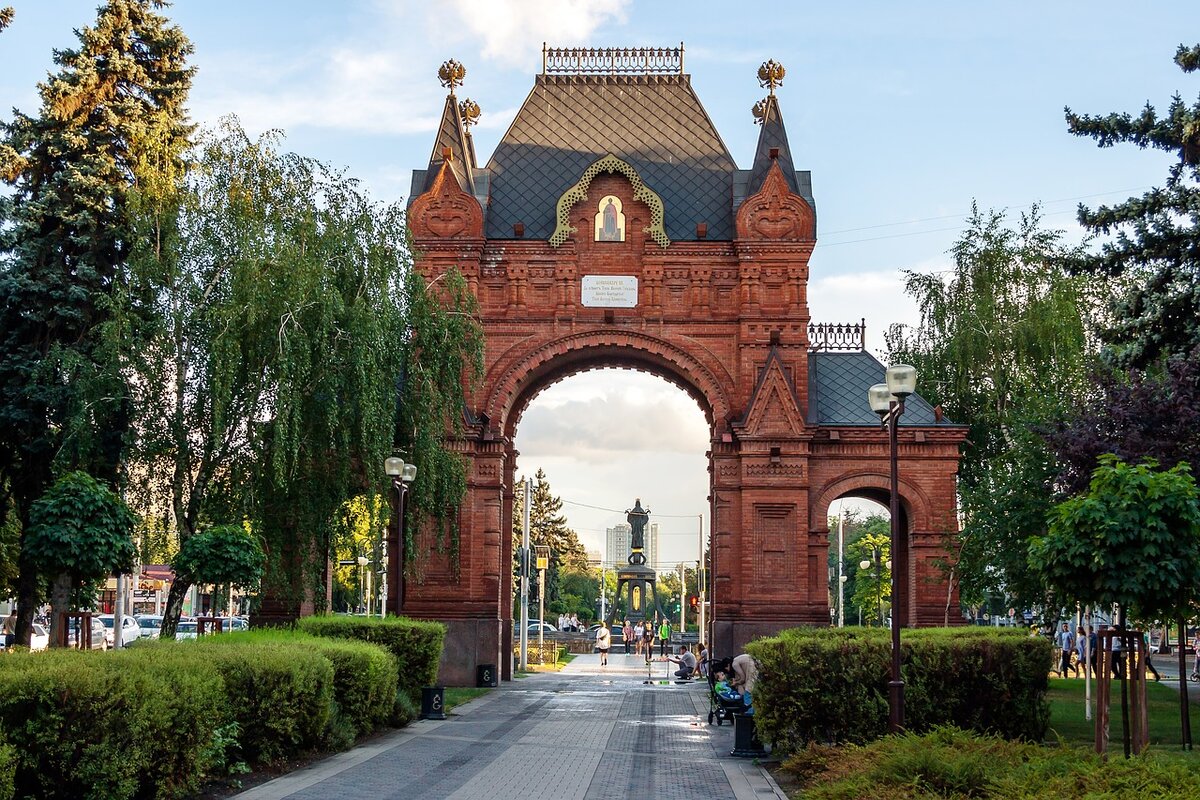 Знаменитая арка в Краснодаре. 