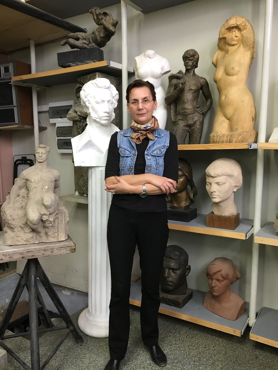 Скульптор резчик по дереву fred zavodila. Скульптуры пинзеля. Макияж скульптурирование лица. Рыжий скульптор. Рыжий скульптор.