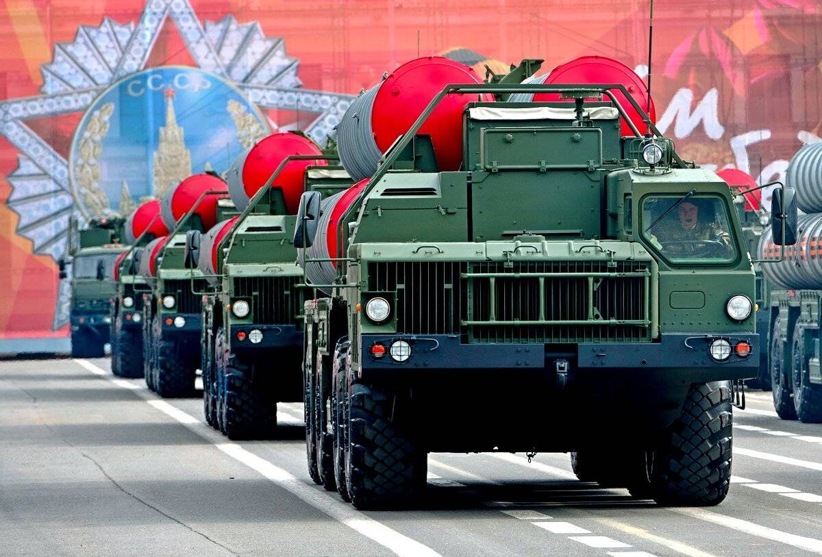 Российские ЗРС С-400 на Параде Победы