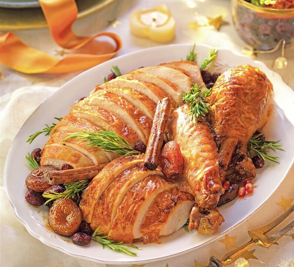 Фаршированная индейка с колбасками и сухофруктами. Фото: flicker.com