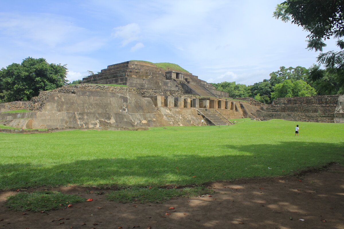 Между тем в Сальвадоре есть что посмотреть. Например, руины мезоамериканских цивилизаций. 