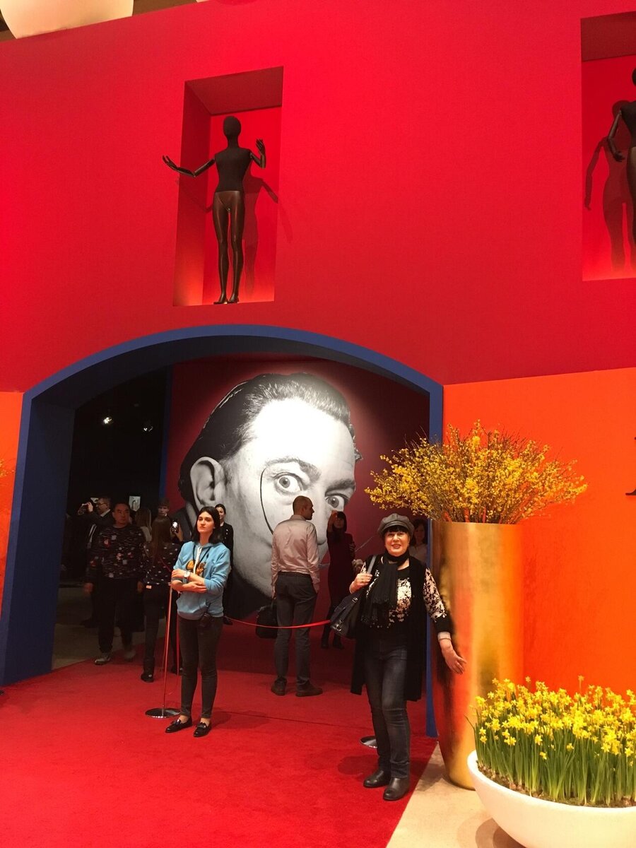 На выставке  Сальвадора Дали в Манеже