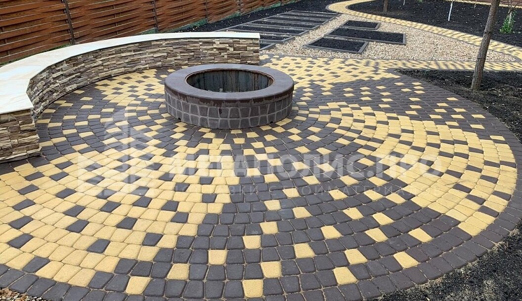 Патио из тротуарной плитки Braer (реализовано компанией "Мегаполис Про")
 