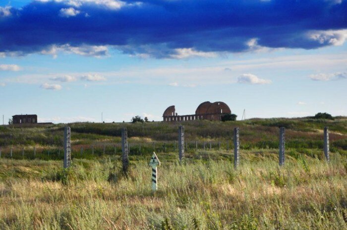 Взрыв радиоактивных отходов произошёл в 1957 году на химкомбинате «Маяк» в Челябинске-40 (ныне Озёрск), а масштабы произошедшей трагедии были поистине устрашающи.