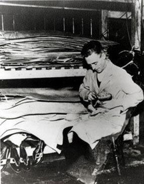 Первоначально, вся обувь изготавливалась вручную, на заказ, по индивидуальным меркам каждого спортсмена.