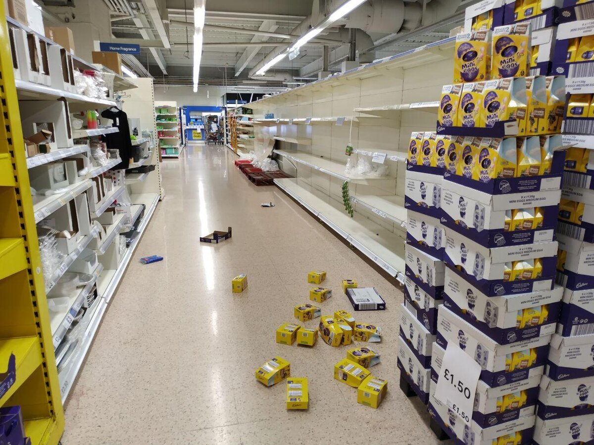 Туалетную бумагу и бумажные полотенца разобраны