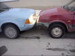 Примерно так "встретились"  в первый раз "девятка" и "Москвич". Источник: https://pp.userapi.com/v547/assets/thumbnails/30d0d063113880017.320.vk.jpg