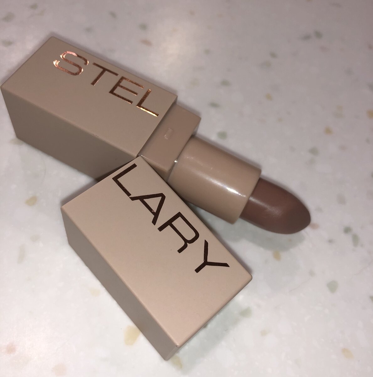 В таких тюбиках вся линейка - нюд. 