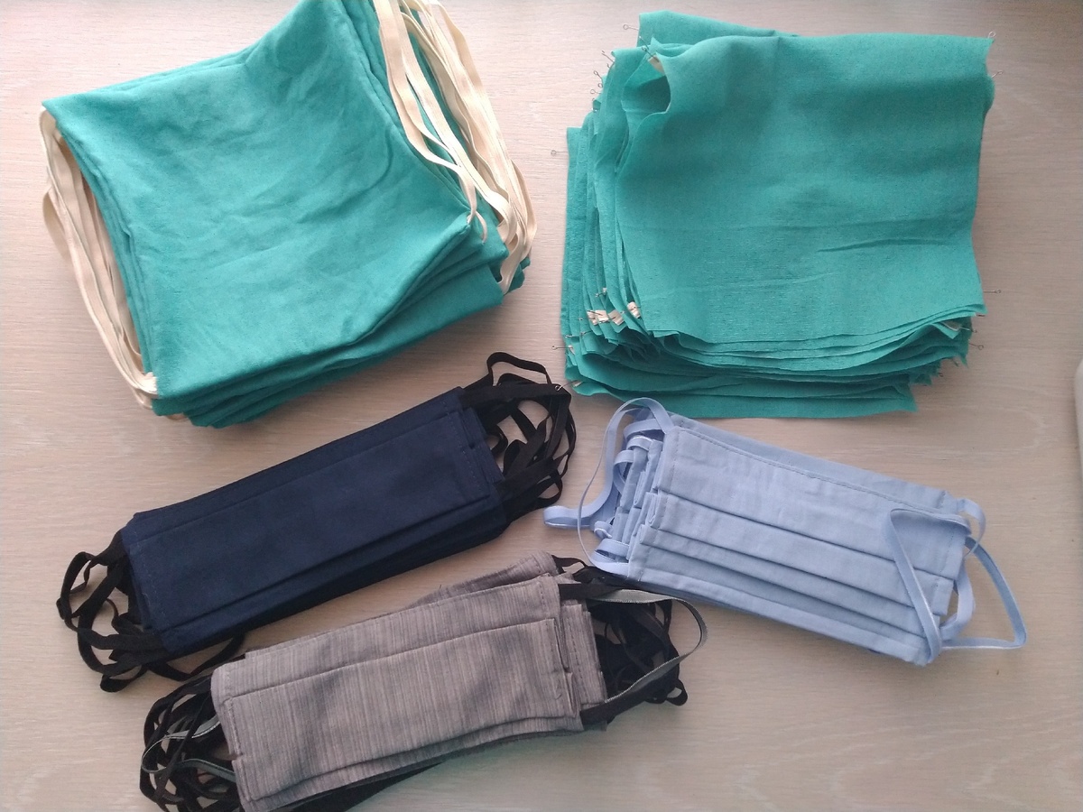 Маски в наличии на данный момент. Бирюзовые маски не доступны к раздаче, т.к. они поедут в больницу.