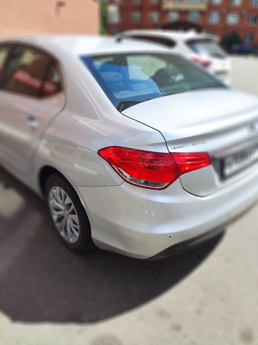 Citroen C4 - отличный, бюджетный вариант. Супер цена/качество.