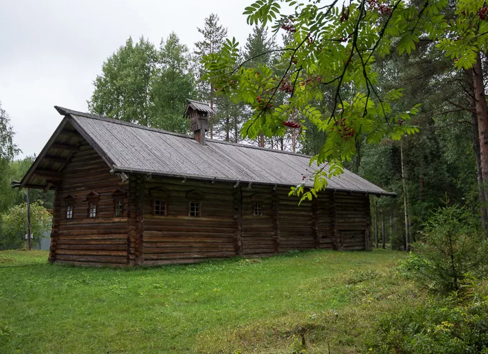 Курная изба, XIX век, музей "Малые Карелы". Здесь и далее фото из свободных источников