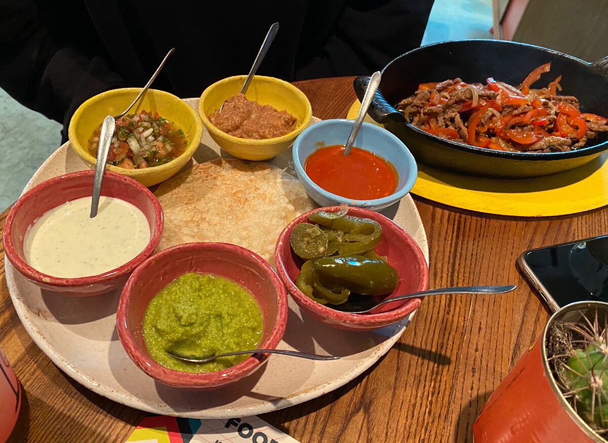 Горячее. Говядина подаётся с тонингами 