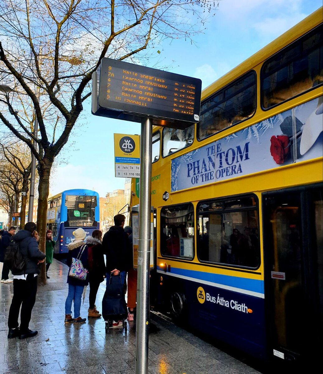Автобусная остановка в Дублине