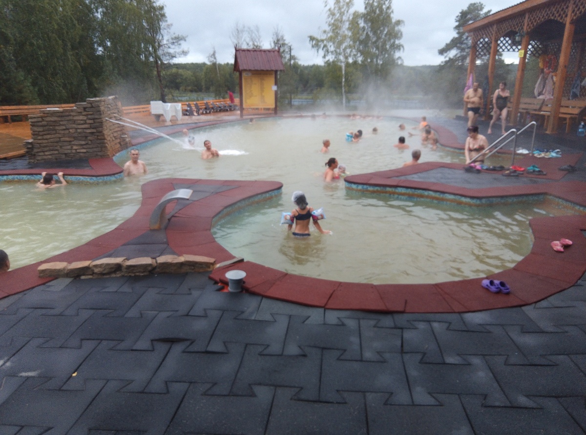 центральный бассейн, температура воды +42