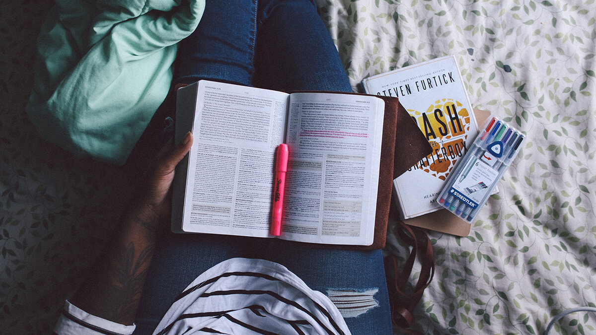 офис в кровати.