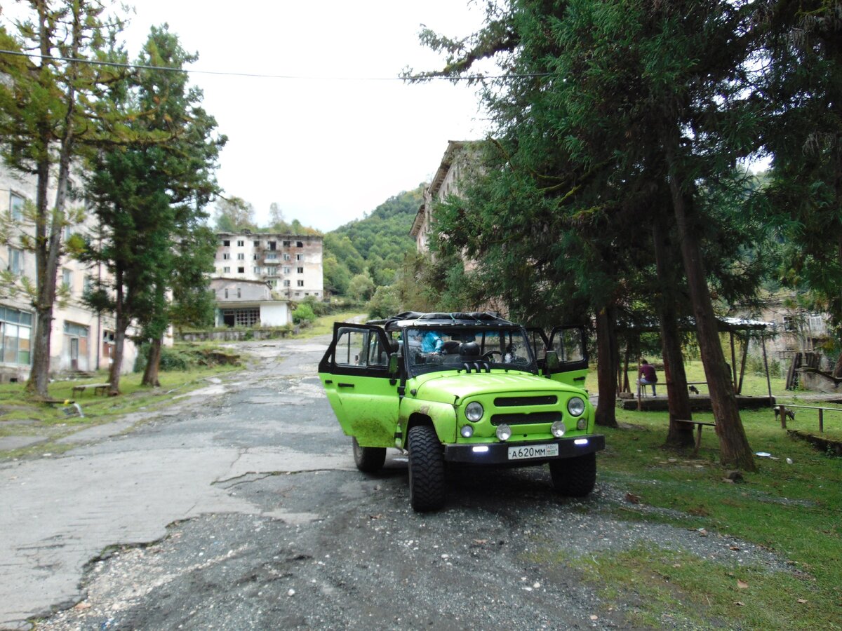 Наша экскурсия в Восточную Абхазию на этом авто, гид Альберт