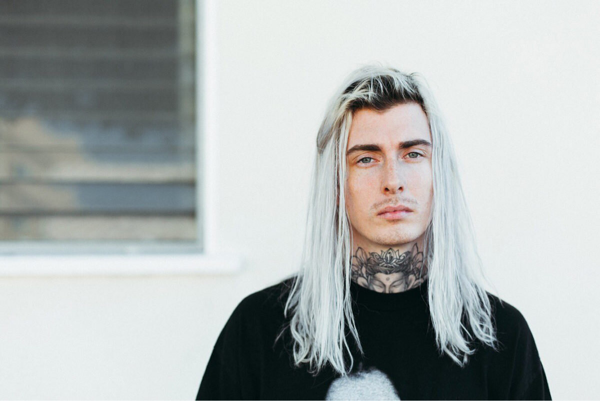 Один из старых образов Ghostemane, совсем не намекающий на его любовь к хип-хопу.