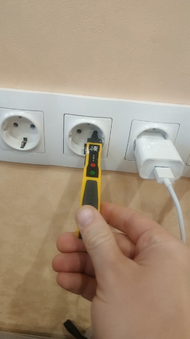 Индикатор не светится, значит справа НОЛЬ!