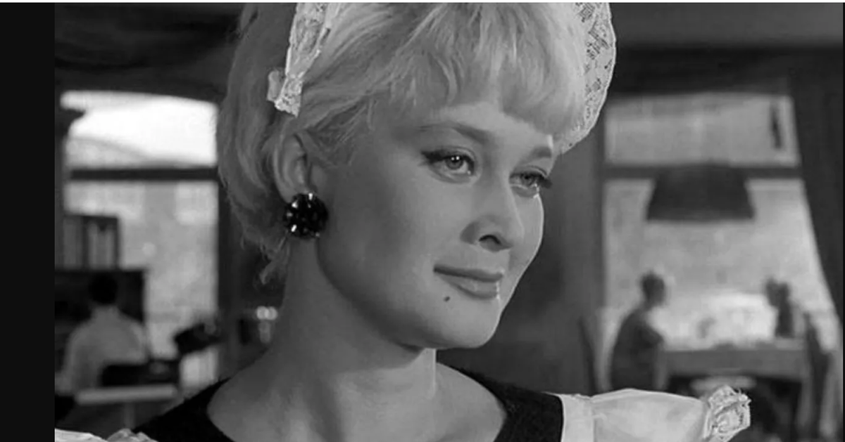 Кадр из фильма "Дайте жалобную книгу"