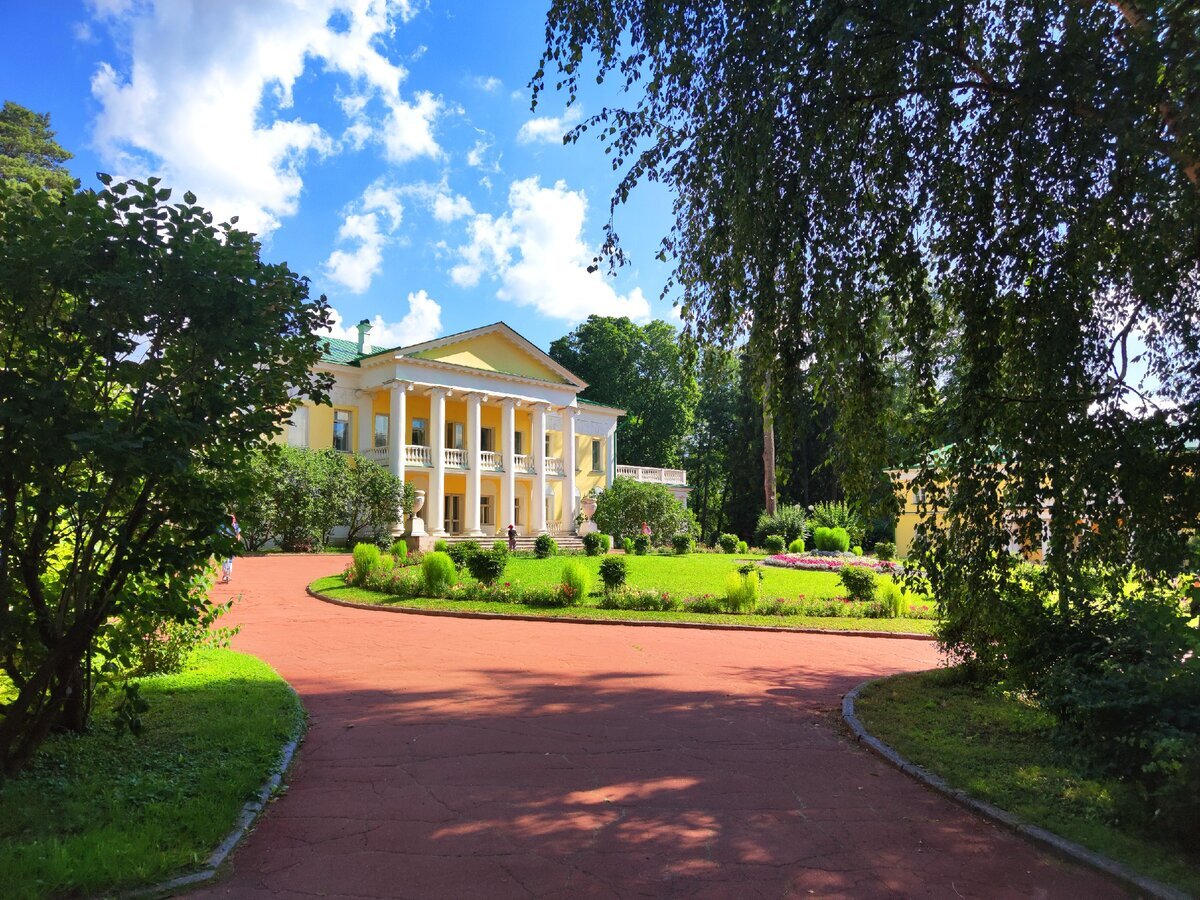 Усадьба в Горках Ленинских