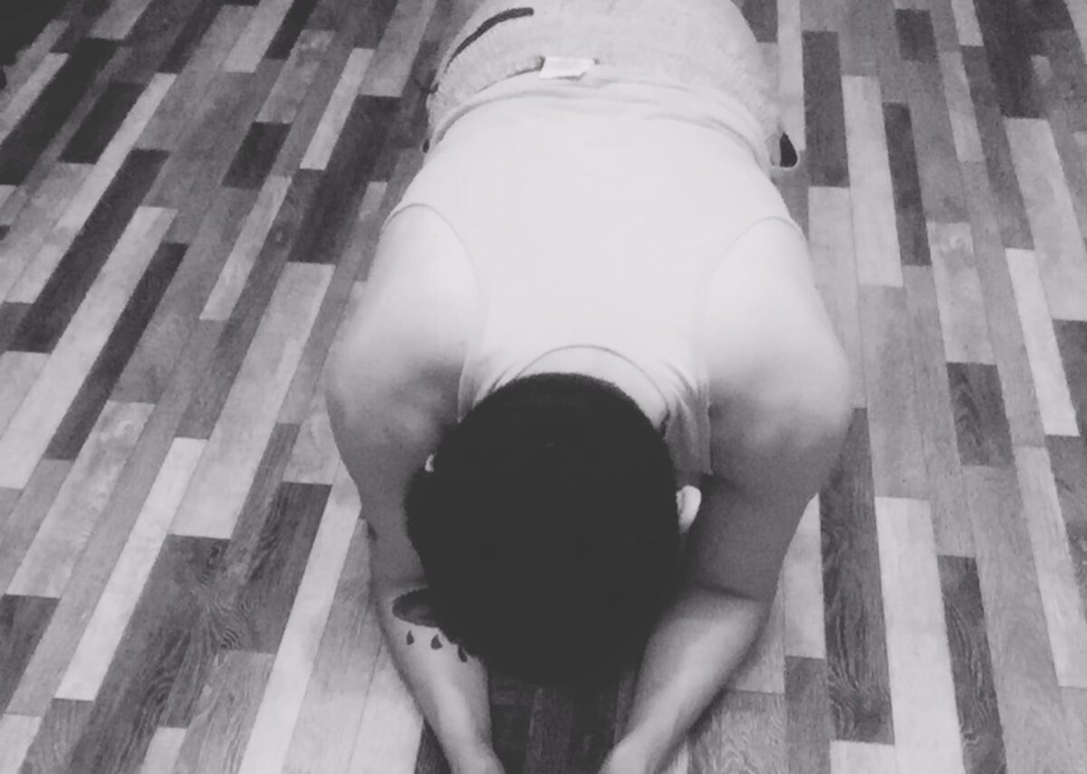 2) Планка 25-40 секунд 