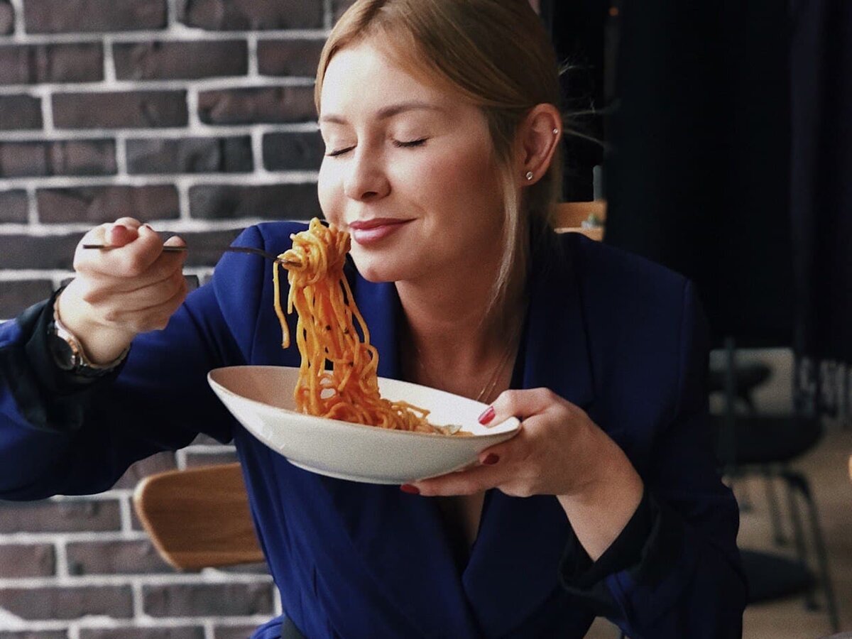 А это я, счастливо поедаю пасту;)