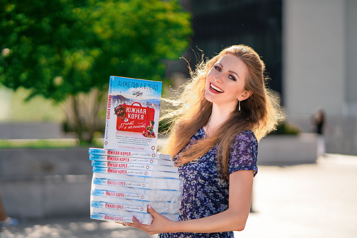 Автор Анжелика Блейз только что получила от издательства АСТ свои книги