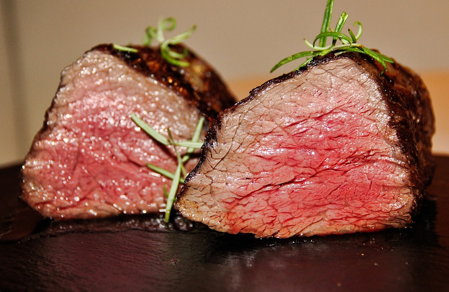 Рибай и стриплойн. 2 стейка. Говядина на мангале. Стейк рибай roll. Рибай prime стейк.