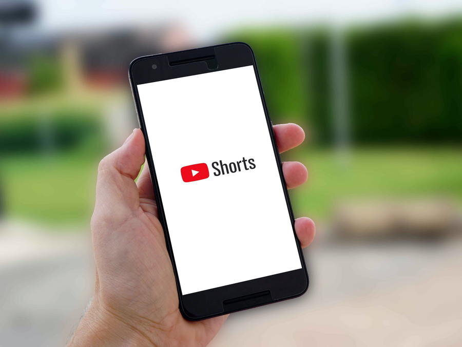 Shorts в приложении. Ютуб видеохостинг смотреть. Блокировка youtube shorts. Youtube видеохостинг смотреть Главная.