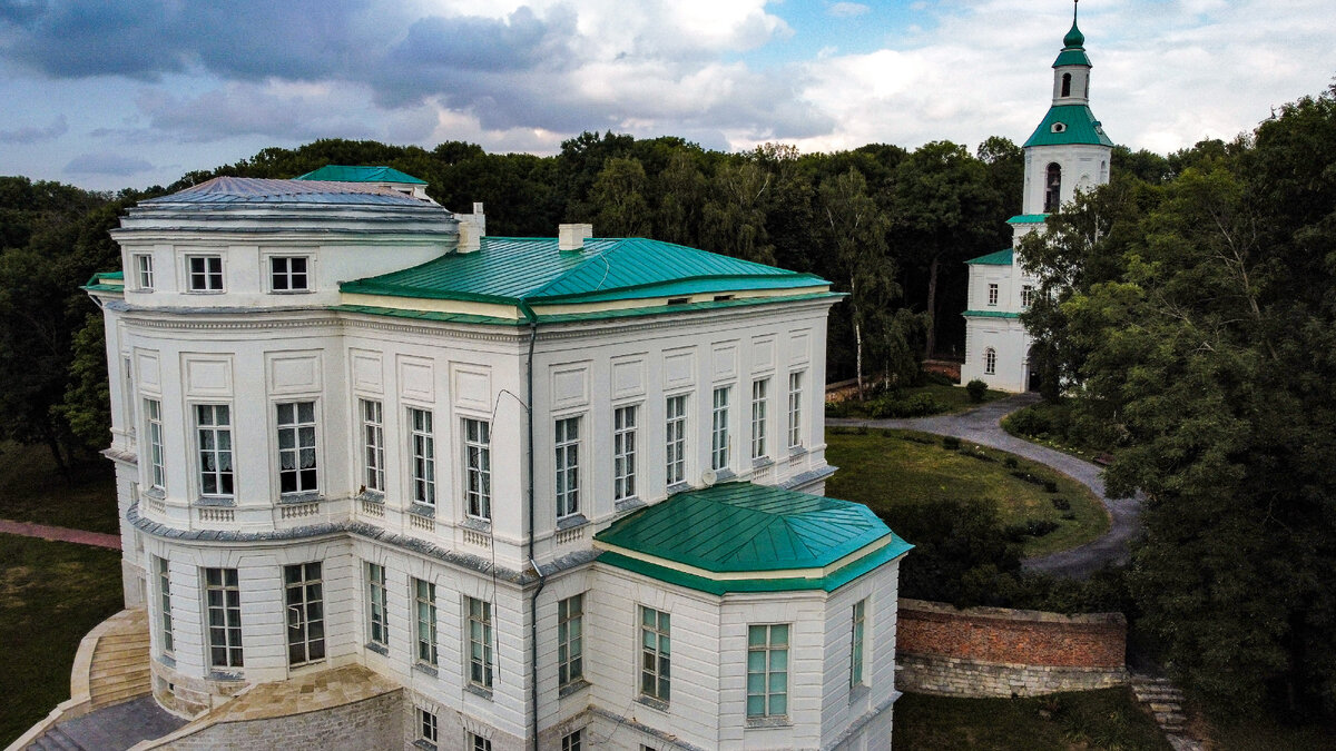 В 1773 г. был заложен первый камень в основание Богородицкого дворца. Фото автора