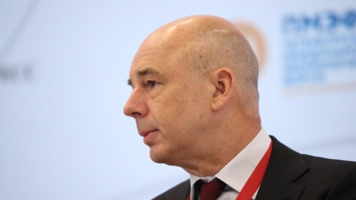 Наш финансовый министр считает, что пора заканчивать антикризисные меры, хватит баловать население социальными выплатами. 