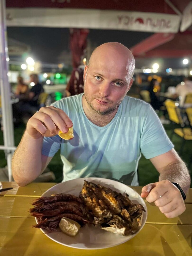 Это я ем свой "улов"