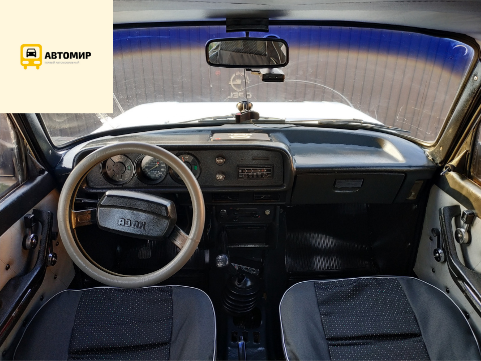 Достаточно узкий салон Москвича-2140
