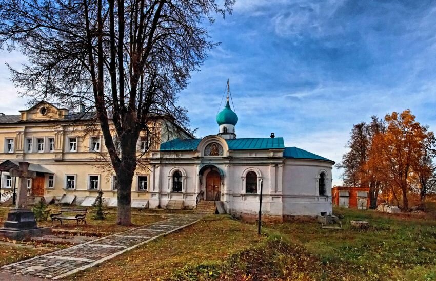 Лукино монастырь. Крестовоздвиженский Иерусалимский монастырь Домодедовский. Крестовоздвиженский Иерусалимский женский монастырь в Лукино. Крестовоздвиженский женский монастырь Домодедово. Крестовоздвиженский монастырь Домодедовский район.