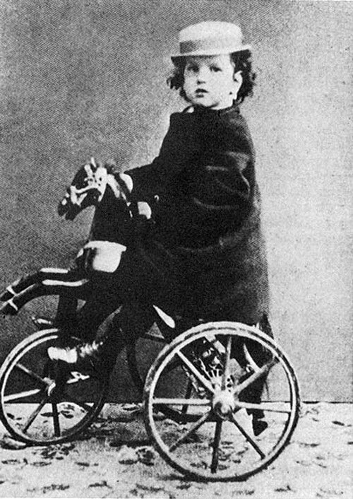 Клод Дебюсси в детстве