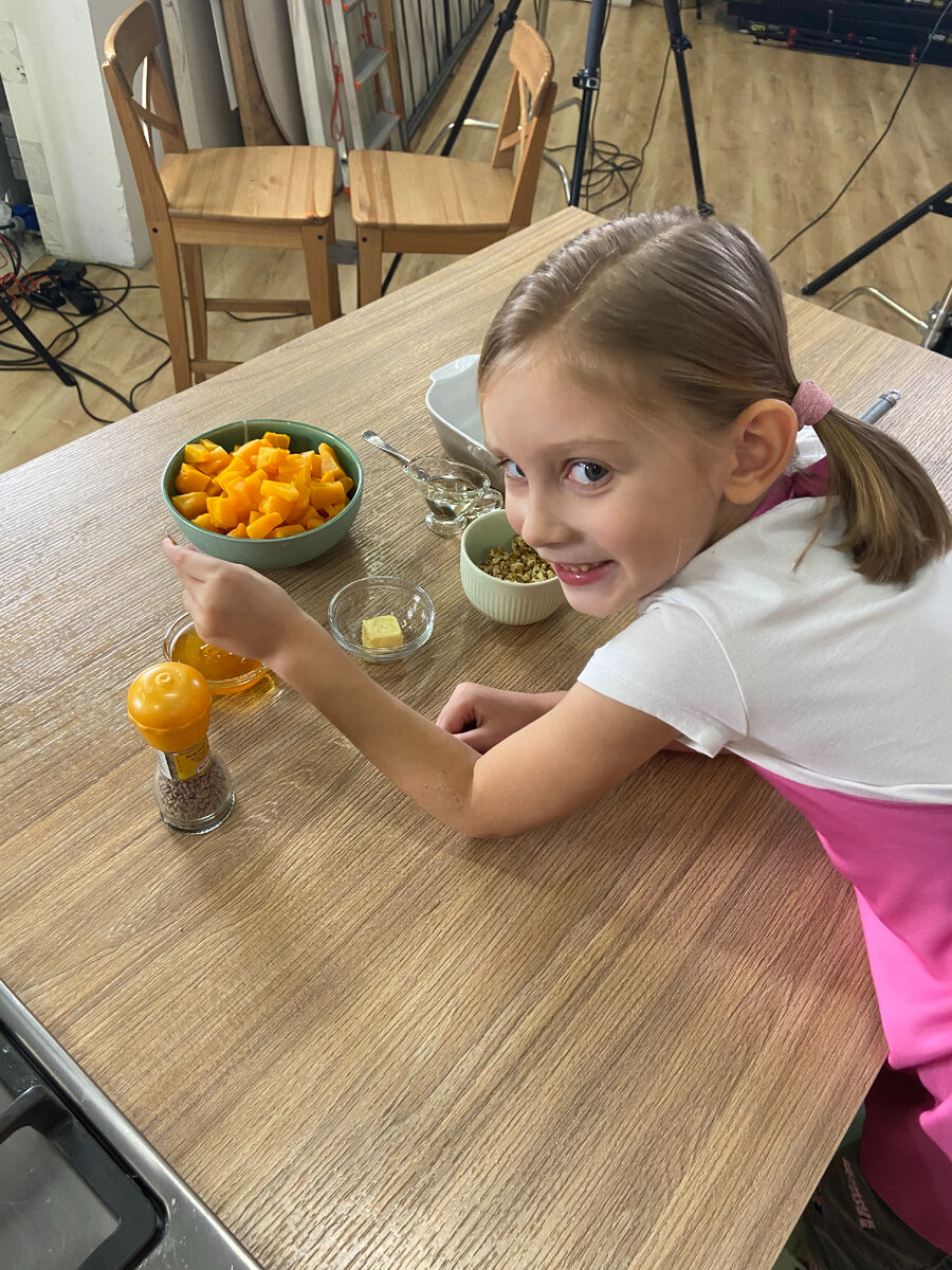 Алиса любит готовить