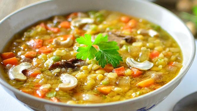 Овощной суп с сельдереем и чечевицей