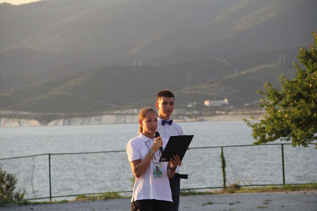 Фоток из школы нет, поэтому пусть будет фото с открытия лагерной спартакиады, 2019г. Кабардинка☀️