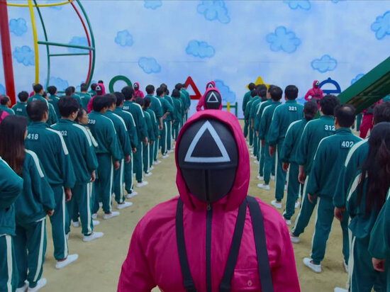     Кадр из сериала "Игра в кальмара"