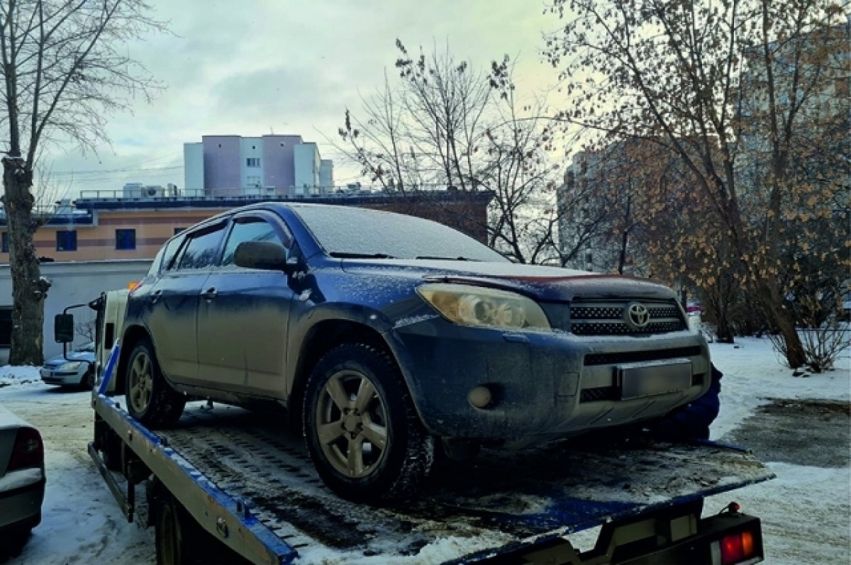    У екатеринбуржца забрали иномарку за миллионный долг по налогам