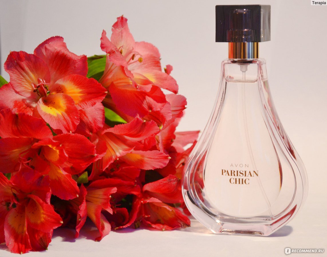 Всем привет! Продолжаю писать про ароматы и сегодня расскажу об аромате снятом с производства несколько лет назад. Когда он был в каталоге я даже и представителем компании не была. Вы спросите что же это за аромат PARISIAN CHIC Конечно все расскажу, и покажу фото флакона действительно флакон напоминает Эйфелеву башню по форме.  Как всегда, начнем с описания каталога, что пишет нам компания об аромате. основные аккорды фруктовый
древесный
сладкий
белые цветы
розовый
пудровый
амбровый
цитрусовый
мускусный
Parisian Chic Avon — это аромат для женщин, он принадлежит к группе цветочные древесно-мускусные . Parisian Chic выпущен в 2014 году. Верхние ноты: Малина, Гранат и Итальянский мандарин; средние ноты: Роза, Гардения и Жасмин; базовые ноты: Сандал, Амбра, Мускус и Омбу.  Что слышу в аромате я цветы, розу нежную приятную бархатистую в какой-то степени даже страстную розу. Аромат фруктовый, цветочный, цитрусовый розовый. Для меня он красив зимой может потому что нам компания давала возможность приобрести его именно зимой под новый год. Я в восторге от него, но берегу потому что его не купить, а если и есть то бешенные деньги просят за аромат. Что касается стойкости    5  - 6 часов на себе я его слышу и меня он не душит и не угнетает как многих . Рекомендовать не стану по причине того что нет в продаже  этого аромата а так что касается меня я его люблю потому что в аромате есть роза а кто смотрит мой канал те знают что я люблю розу не только как цветок но и в ароматах.