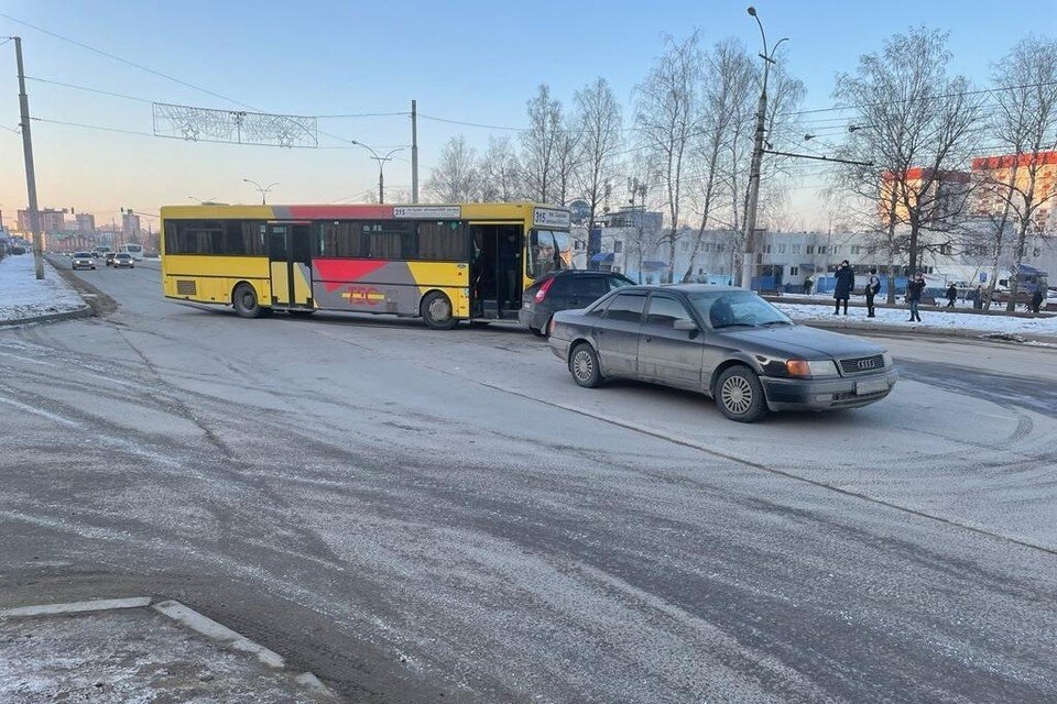     В ДТП с автобусом №315 в Липецке пострадала водитель Лады  Пресс-служба УМВД Липецкой области.