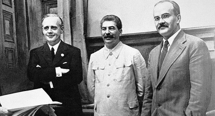 Риббентроп, Сталин и Молотов. 23 августа 1939 года
