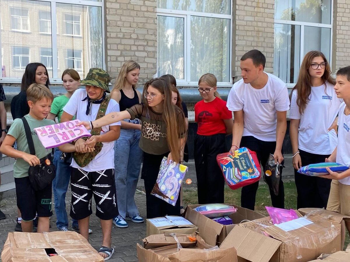  Школьникам Херсонщины доставили канцелярские наборы - Таврия ТВ - Херсон