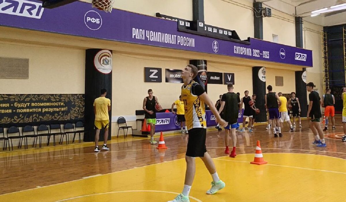 15-летнего курского баскетболиста Илью Фролова пригласили в «Реал ...