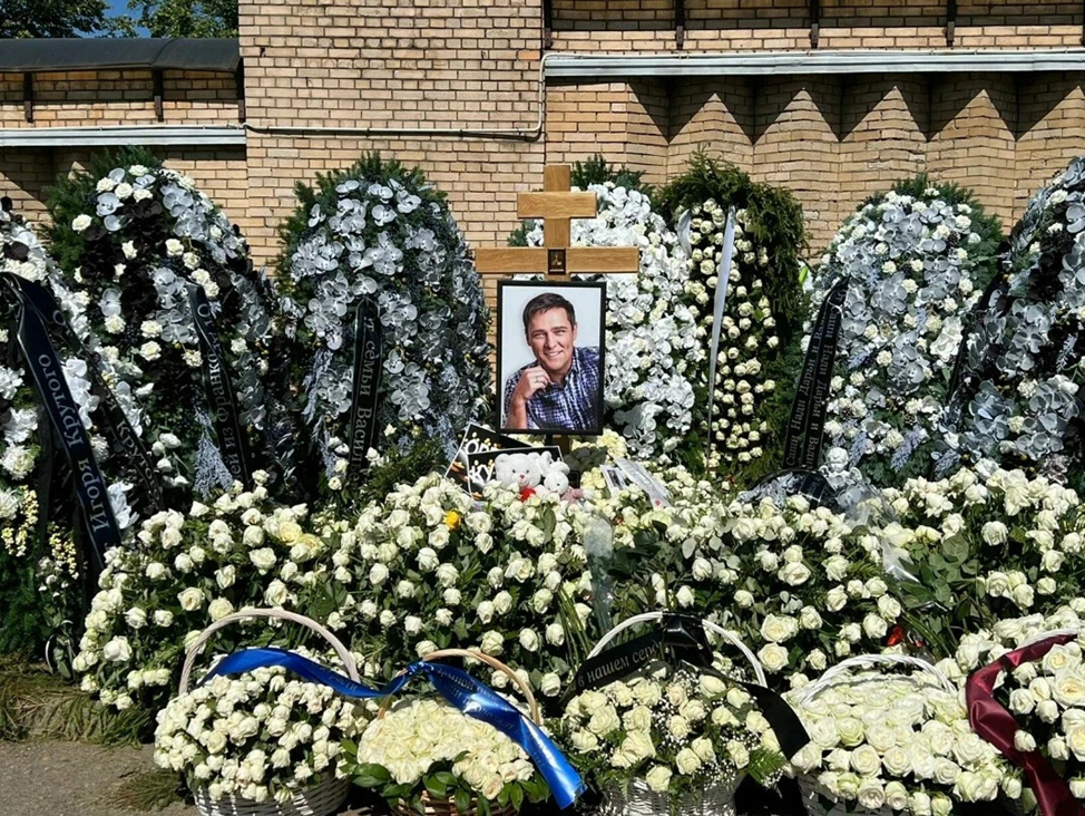 могила юрия шатунова на троекуровском кладбище