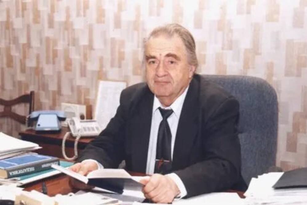 10 сентября 1933 года родился ветеран БелГУ, профессор, заслуженный учитель школы РСФСР Евгений Вячеславович Тонков.-2