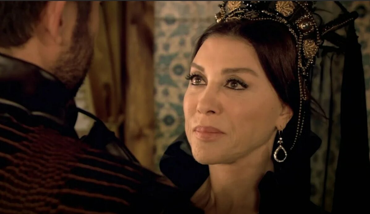 Валиде Султан из сериала «Великолепный век» Небахат Чехре 