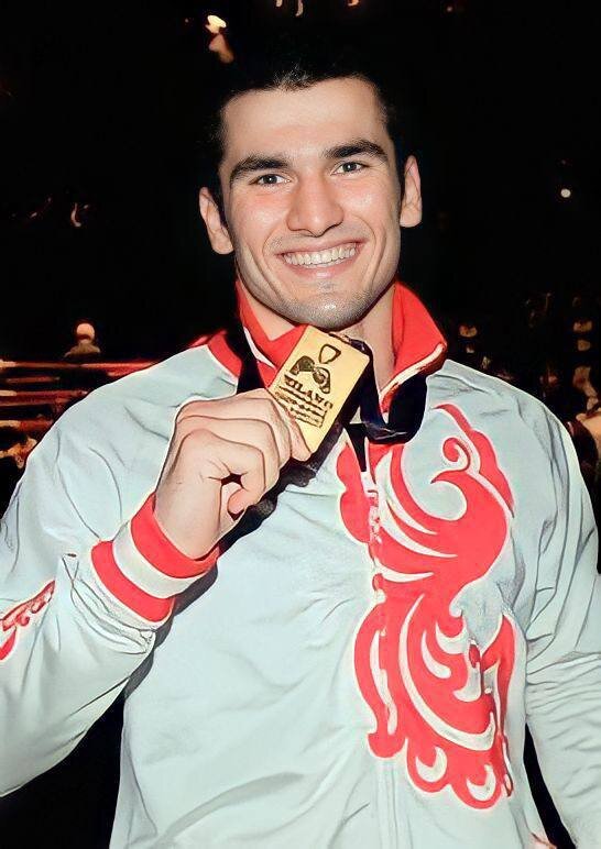 Артур Бетербиев